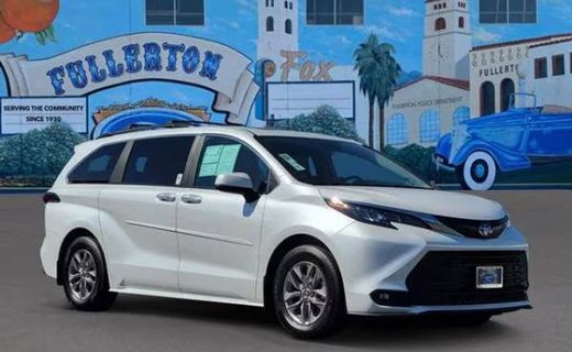 2025 Toyota Sienna XLE