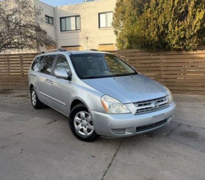 2010 Kia Sedona — a typically priced live listing