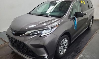 2022 Toyota Sienna LE