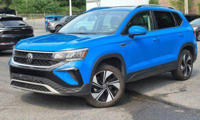 2024 Volkswagen Taos 4MOTION SE
