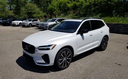2023 Volvo XC60 Plus Dark