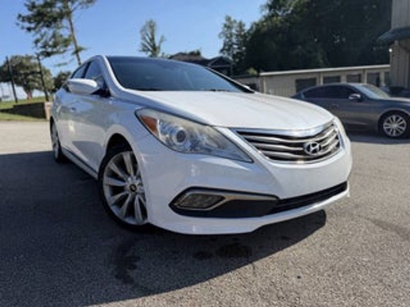 2015 Hyundai Azera — a typically priced live listing