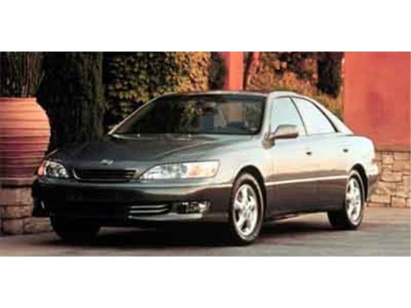 2000 Lexus ES — a typically priced live listing