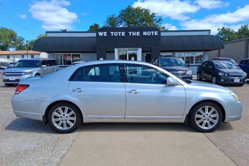 2006 Toyota Avalon — a typically priced live listing