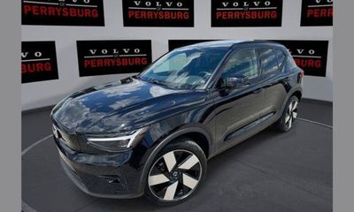 2023 Volvo XC40 Ultimate Dark