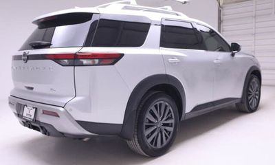 2022 Nissan Pathfinder SL