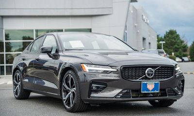 2023 Volvo S60 Plus Dark With