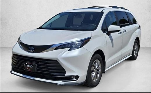 2025 Toyota Sienna XLE