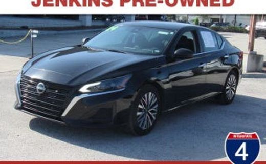 2022 Nissan Altima SR