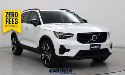 2024 Volvo XC40 Ultimate Dark