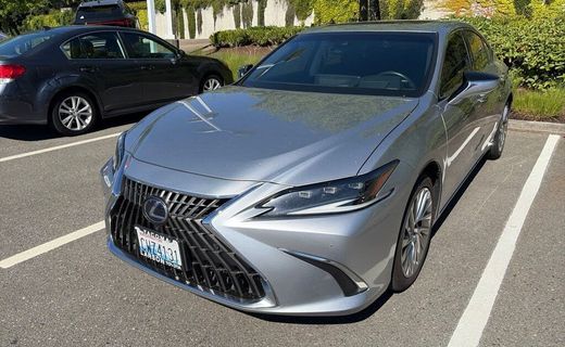 2022 Lexus ES 300H Luxury