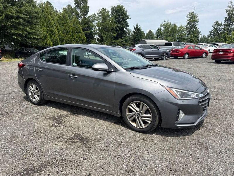 2019 Hyundai Elantra — a typically priced live listing