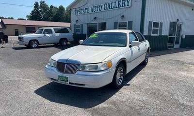 2001 Lincoln Town CAR Signature