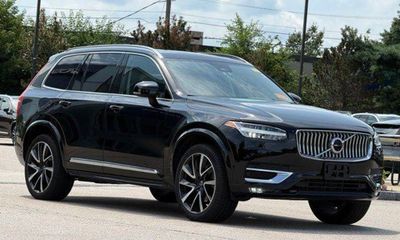 2023 Volvo XC90 Plus Bright