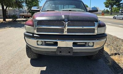 2000 Dodge Ram 2500 ST Truck