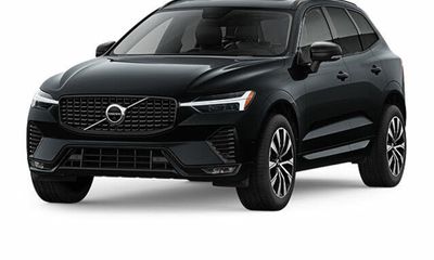 2023 Volvo XC60 Plus Dark