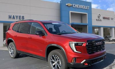 2024 GMC Acadia AT4