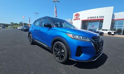 2023 Nissan Kicks SR