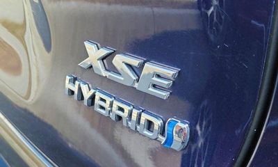 2019 Toyota RAV4 XSE HV