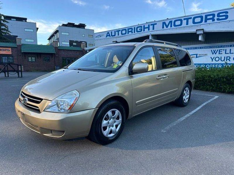 2006 Kia Sedona — a typically priced live listing