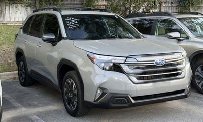 2025 Subaru Forester Premium Base