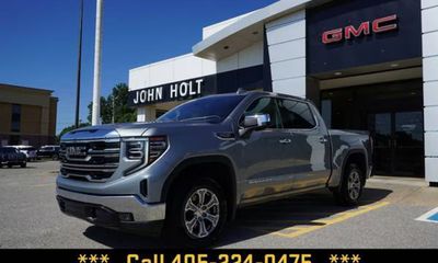 2025 GMC Sierra SLT