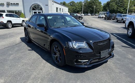 2022 Chrysler 300 Touring L