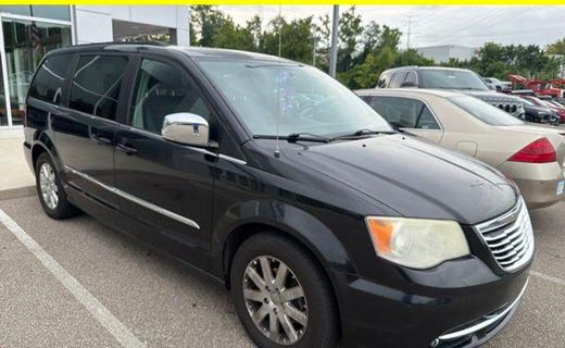 2011 Chrysler Town AND Country RT