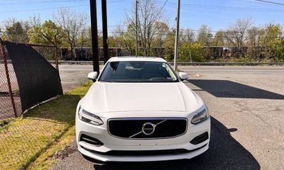 2018 Volvo S90 Momentum