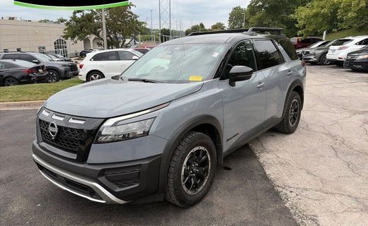 2024 Nissan Pathfinder SV