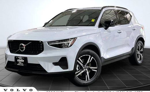 2026 Volvo XC40 Core
