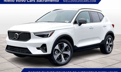 2026 Volvo XC40 Plus Dark
