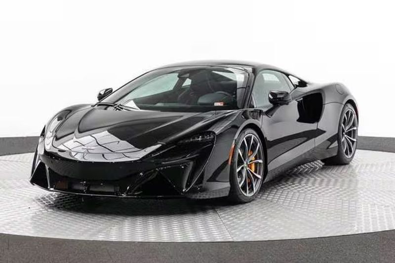 2023 Mclaren Artura — a typically priced live listing