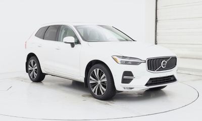 2023 Volvo XC60 Plus Bright