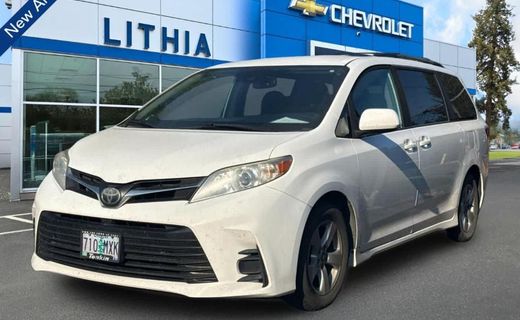 2019 Toyota Sienna LE