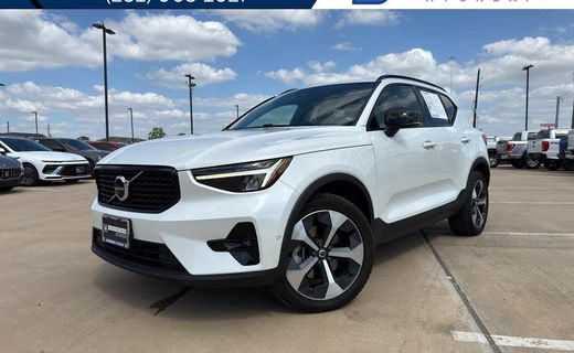 2023 Volvo XC40 Ultimate Dark