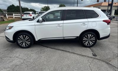 2020 Mitsubishi Outlander SE