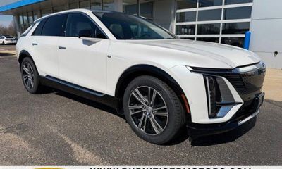 2024 Cadillac Lyriq LUX 1