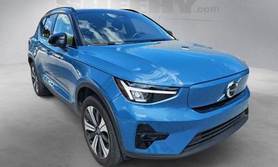 2023 Volvo XC40 Plus Dark