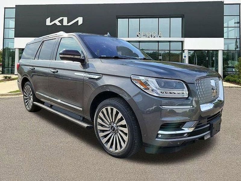 2018 Lincoln Navigator — a typically priced live listing