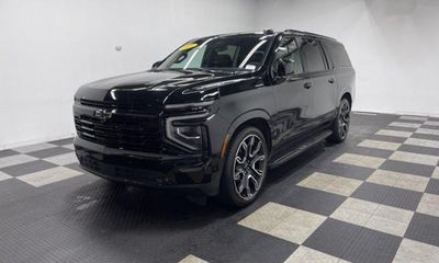 2025 Chevrolet Suburban RST