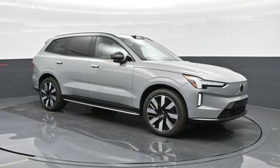 2025 Volvo EX90 Plus