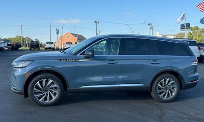 2025 Lincoln Aviator Base