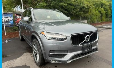 2017 Volvo XC90 Momentum