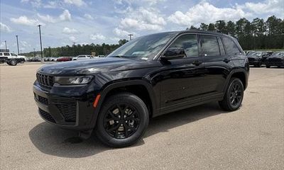 2026 Jeep Grand Cherokee Base Laredo