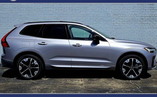 2026 Volvo XC60 Plus Dark