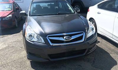 2010 Subaru Legacy Premium M R