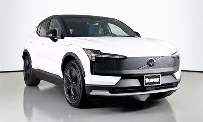 2026 Volvo EX30 CC Ultra