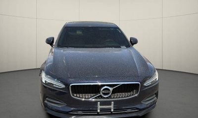 2017 Volvo S90 Momentum