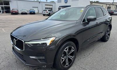 2022 Volvo XC60 Momentum